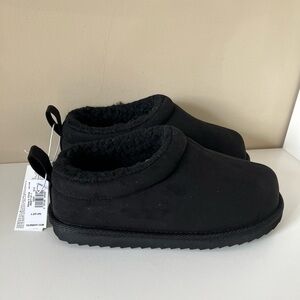 Black Cozy Slippers